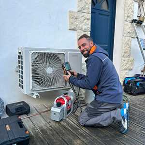 Clim A Deslandes , un technicien frigorifique à Ussel